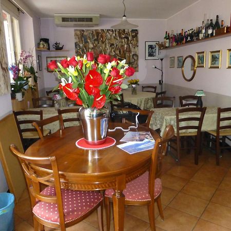 Caffe Del Viaggiatore Valsolda Bagian luar foto