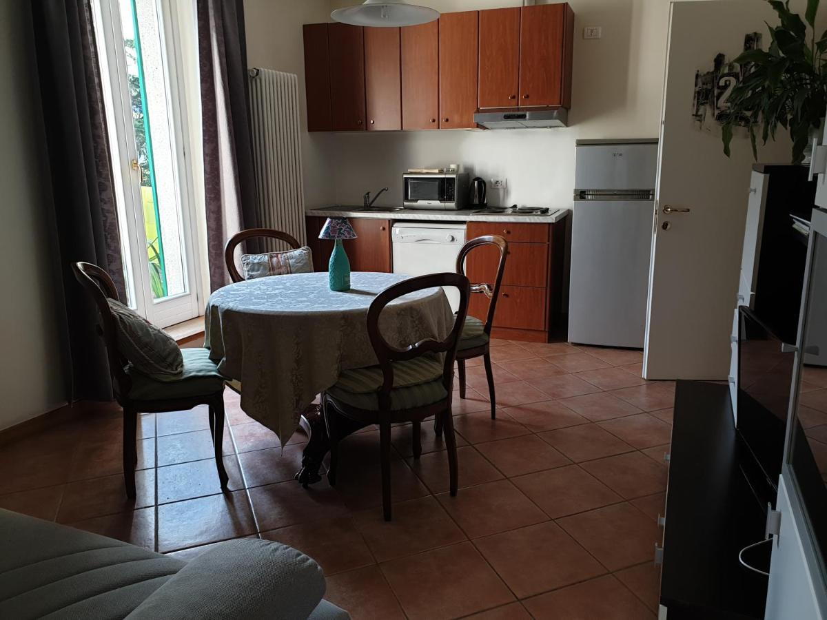 Caffe Del Viaggiatore Valsolda Bagian luar foto