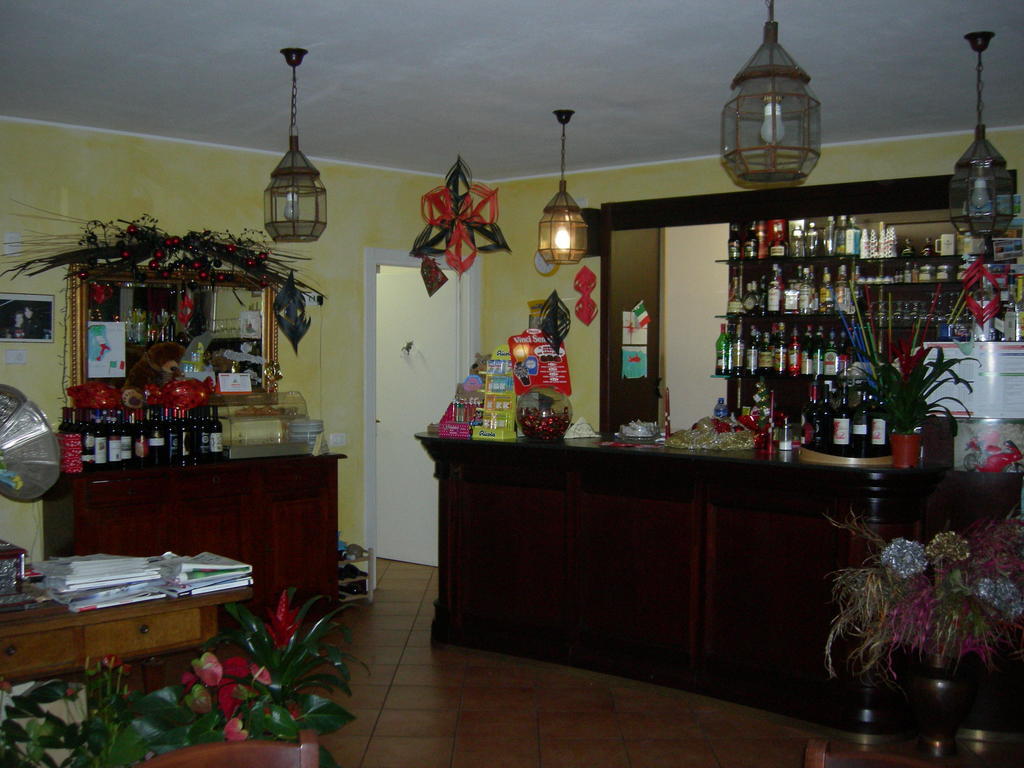 Caffe Del Viaggiatore Valsolda Bagian luar foto