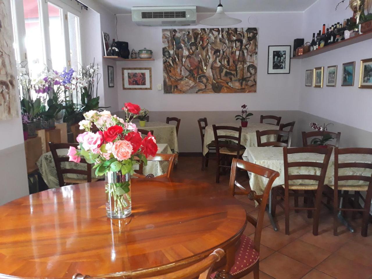 Caffe Del Viaggiatore Valsolda Bagian luar foto